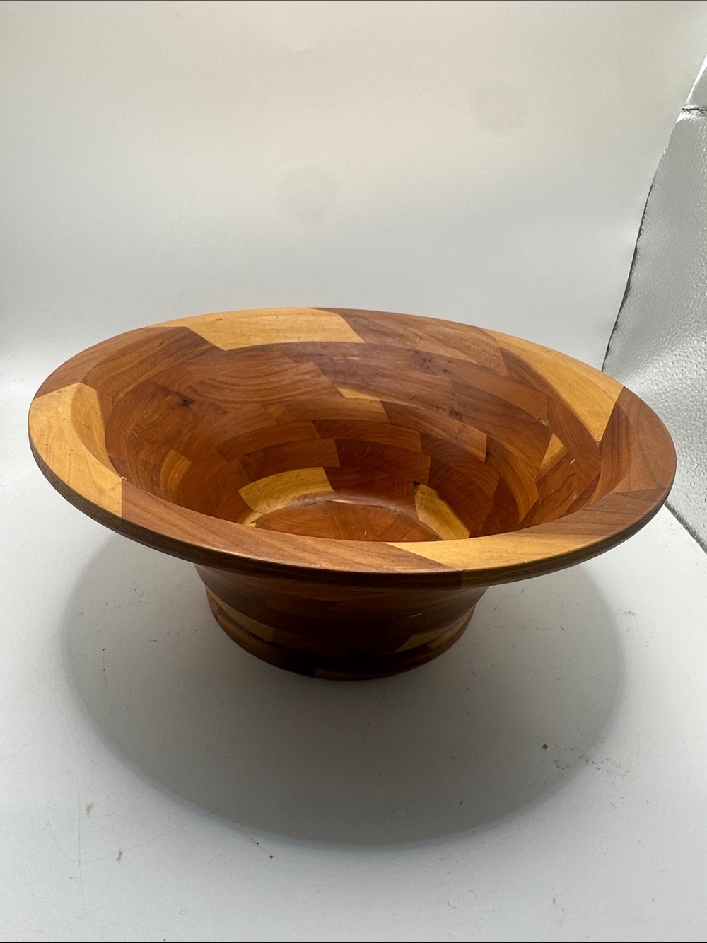 Wooden Two-Tone Salad Bowl - Natural Brown